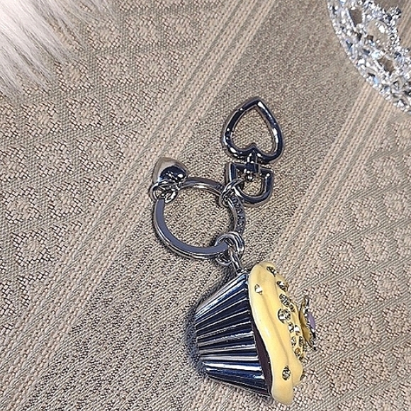 Juicy Couture Y2K Cupcake Charm or Keychain - Picture 8 of 16